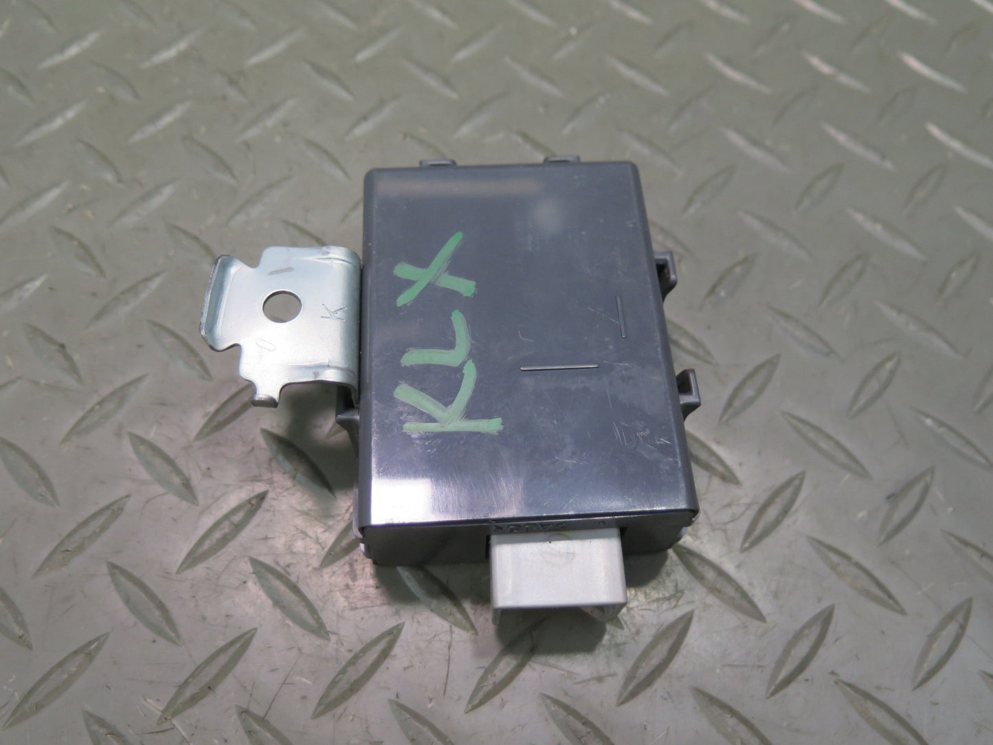 2003-2007 Lexus UZJ100L LX470 Multiplex Network Gateway Computer Control Module