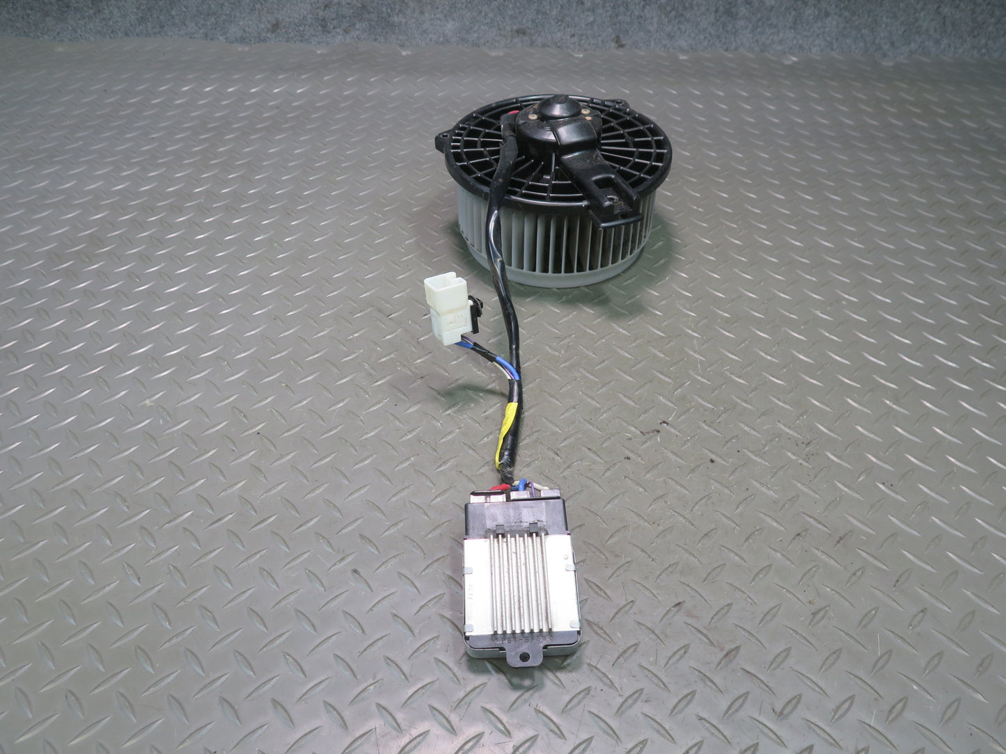 01-05 Lexus JCE10L IS300 A/C Heater Blower Motor Fan w Control Module Set OEM