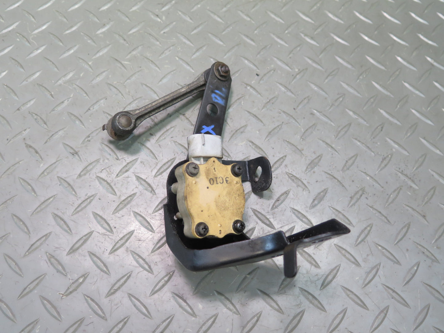 03-07 Lexus UZJ100L LX470 Rear Left Suspension Height Level Sensor