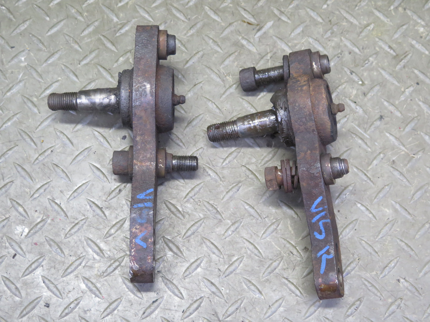 01-05 Lexus IS300 Set of 2 Suspension Front Right & Left Lower Ball Joint OEM