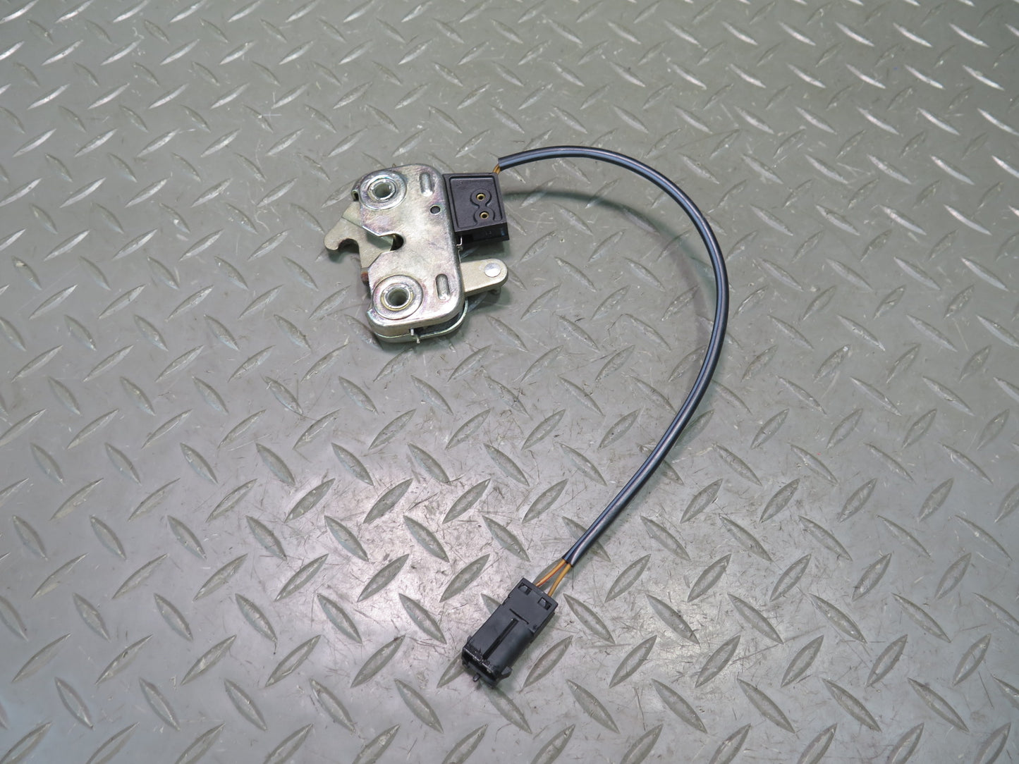 1997-2004 Porsche Boxster 986 Rear Trunk Lid Lock Latch 98651205302