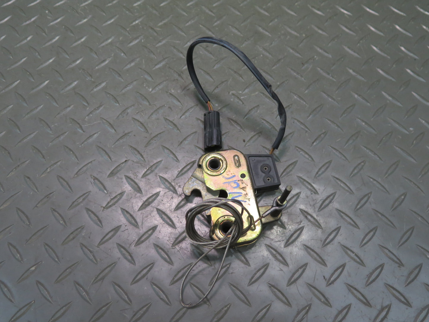 1999-2004 Porsche 911 996 Rear Trunk Lock Latch Actuator Motor