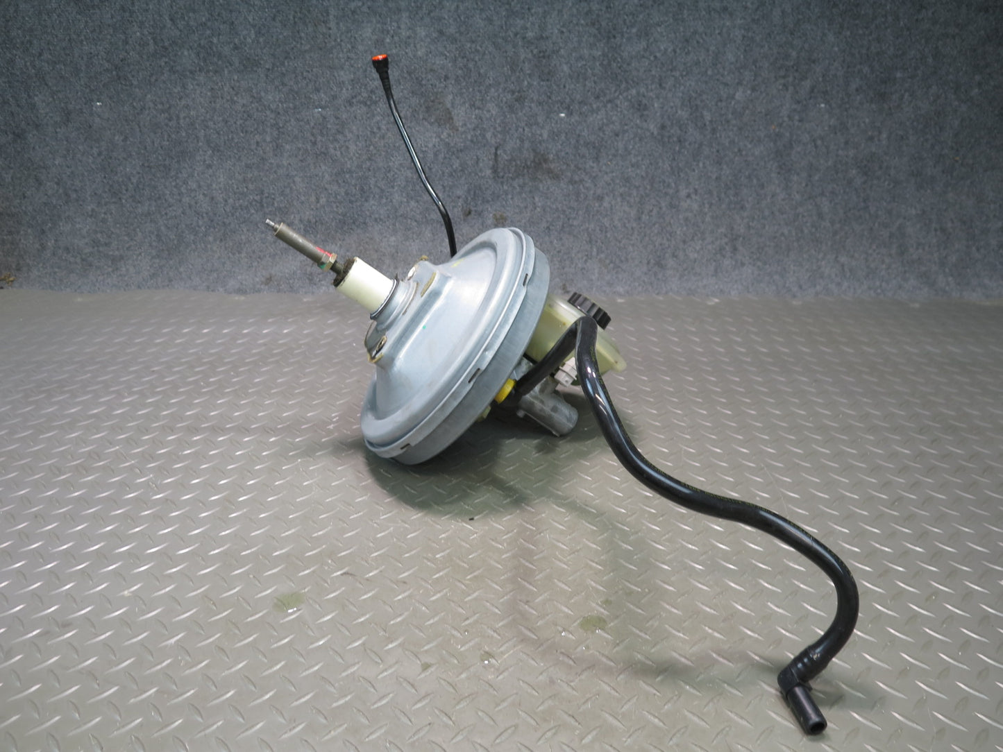 2000-2004 Porsche Boxster 986 M/T Brake Master Cylinder Booster Fluid Reservoir