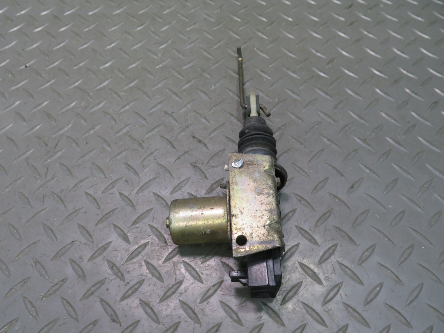 84-93 Chevrolet Corvette C4 Right Door Central Lock Actuator Motor OEM