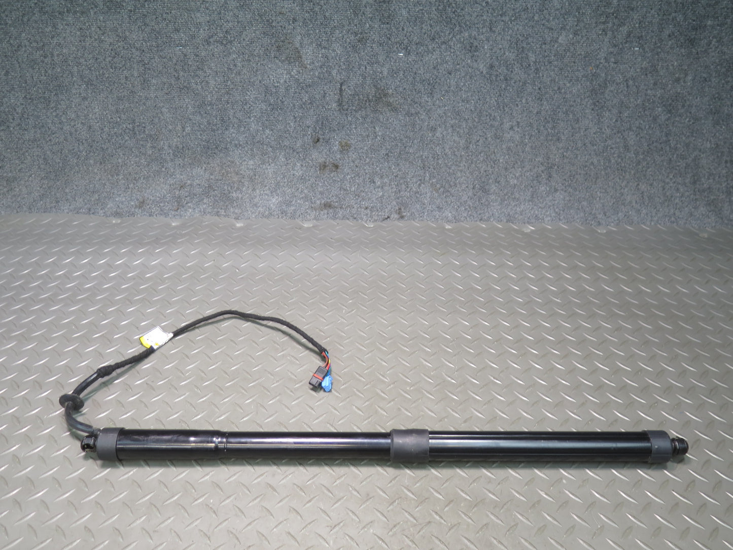 2010-2016 Porsche Panamera 970 Rear Trunk Lid Lift Shock Strut Support Set of 2