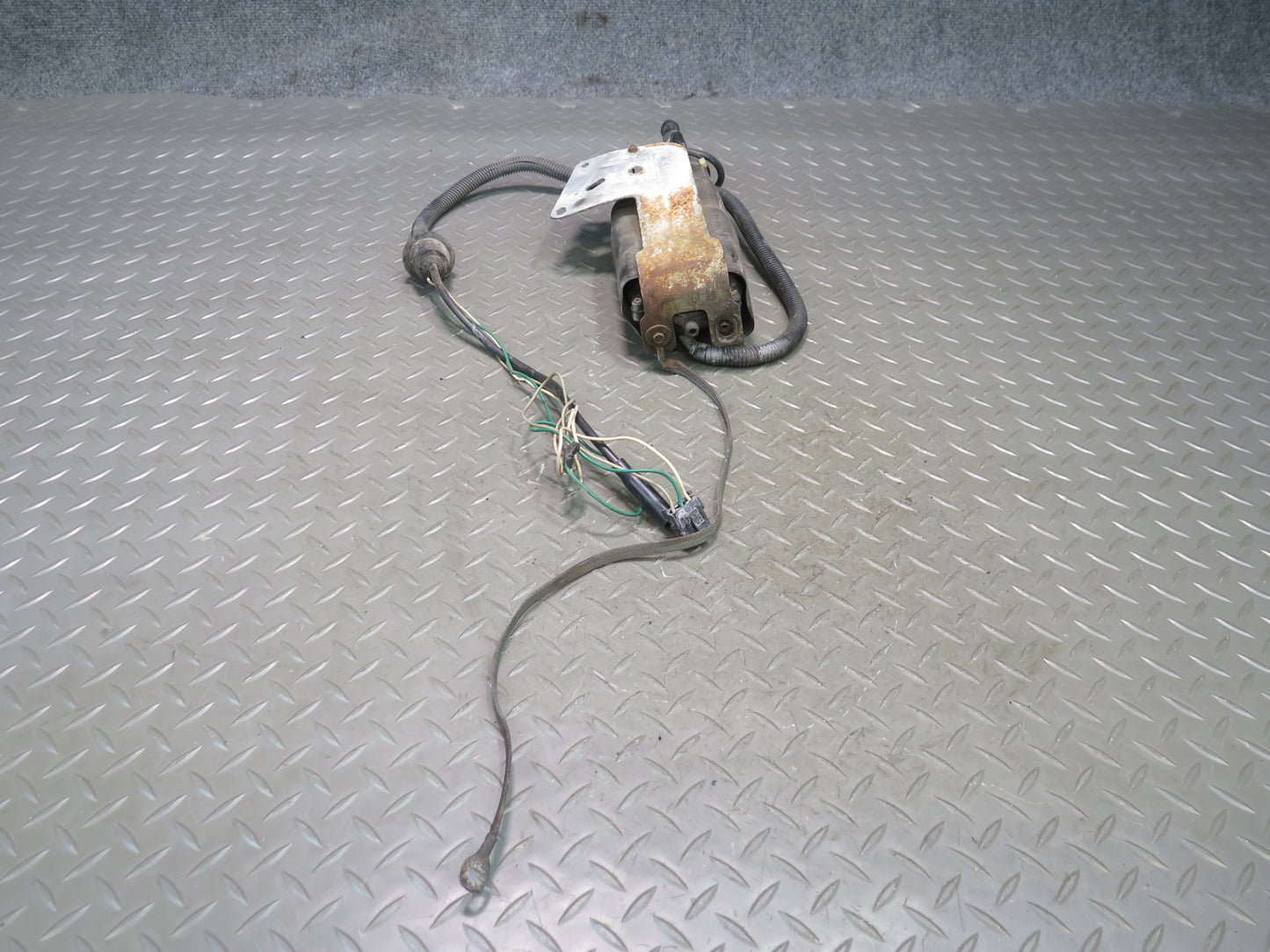 90-92 Chevrolet Corvette C4 Radio Power Antenna Assembly OEM