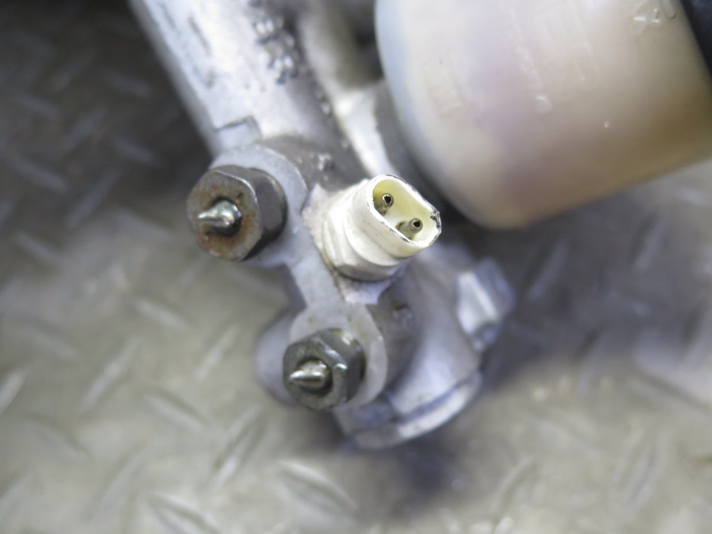 1991 Chevrolet Corvette C4 A/T Brake Master Cylinder Booster Fluid Reservoir OEM