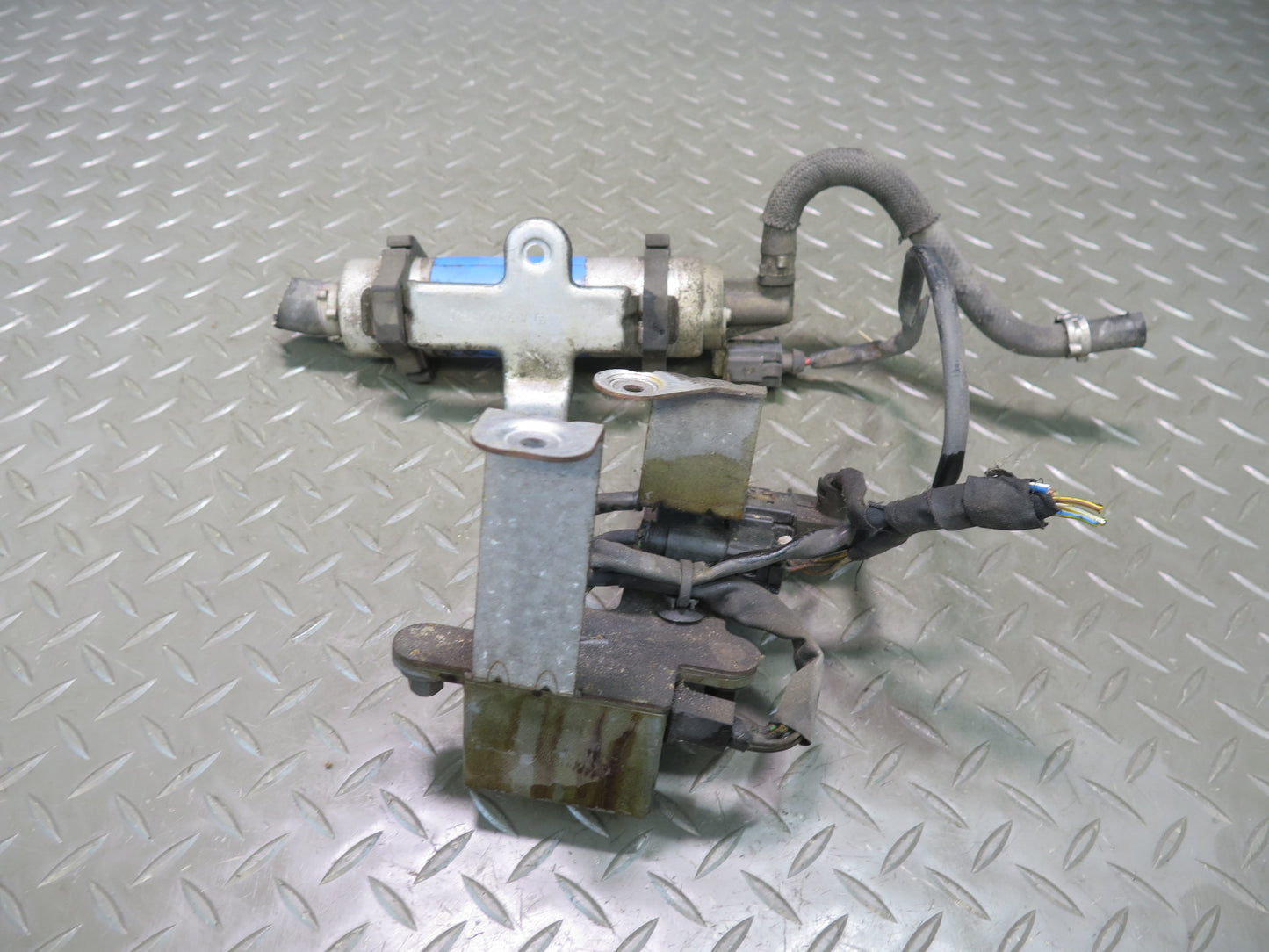 03-08 Mercedes R230 SL600 Fuel Pump w Control Module OEM