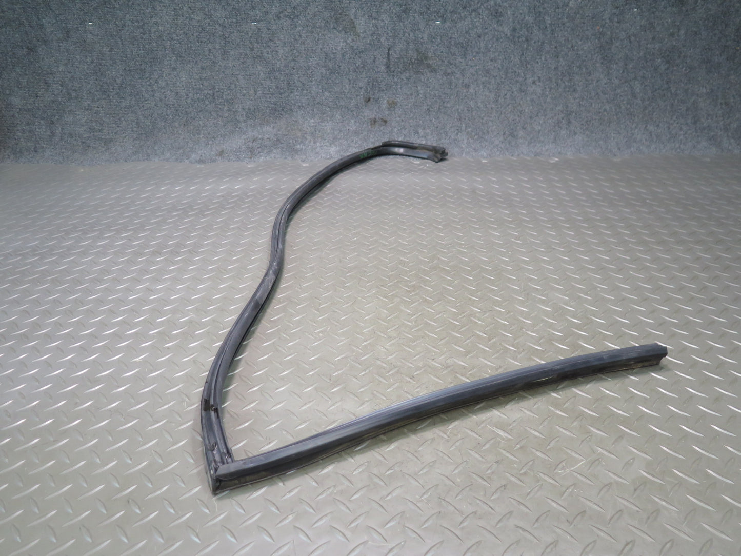95-00 Toyota Celsior LS400 Rear Right Door Window Weatherstrip Rubber Seal OEM