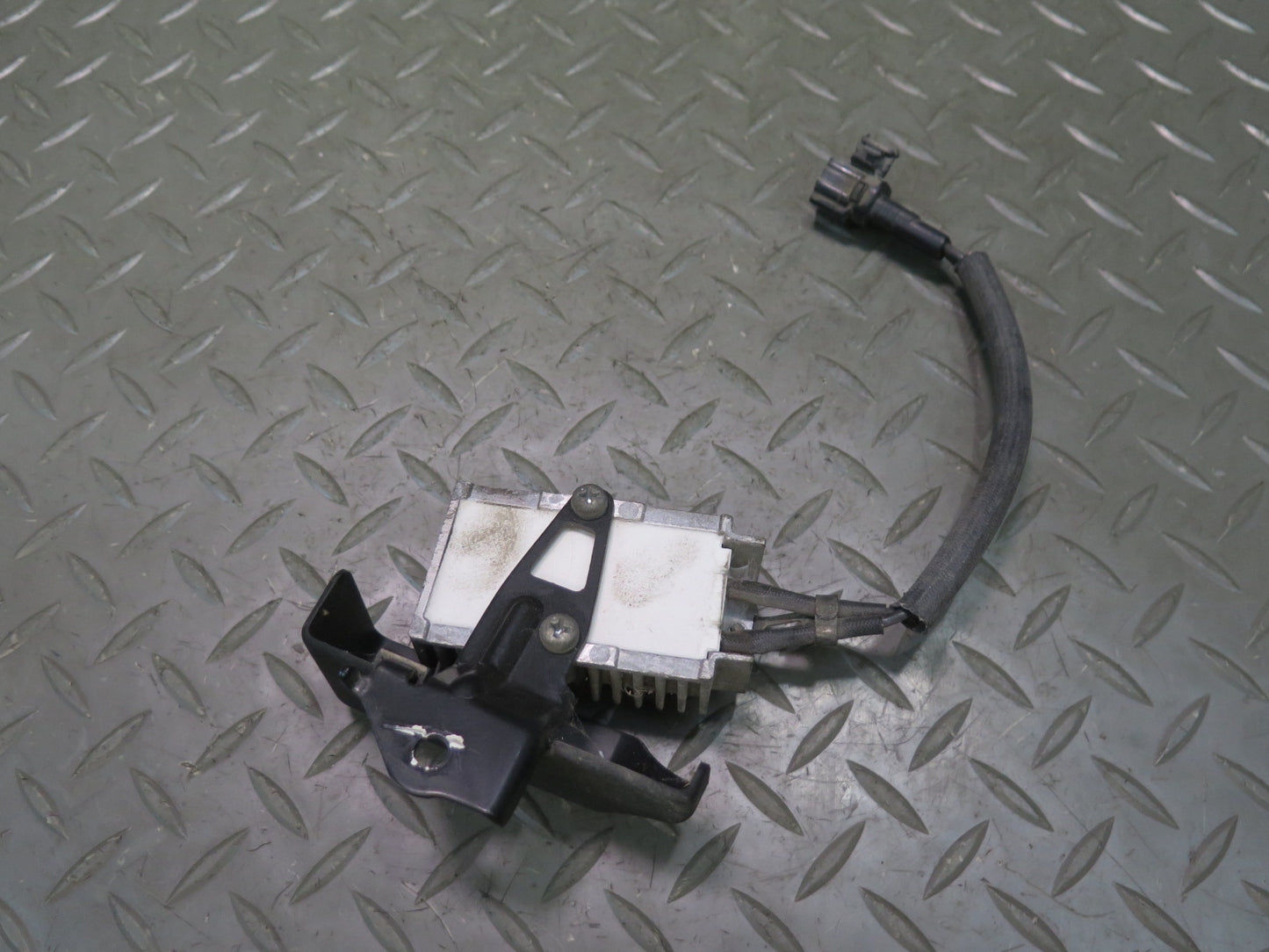 95-00 Toyota Celsior Lexus LS400 UCF20 Fuel Pump Resistor Module 23080-50030 OEM