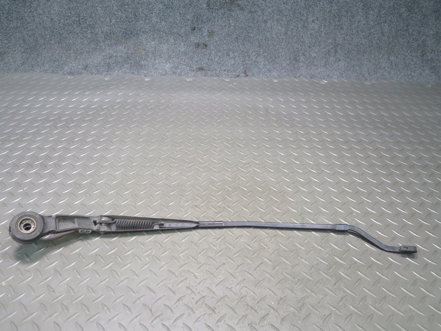 95-00 Toyota Celsior UCF20 RHD Front Left & Right Windshield Wiper Arm Set OEM