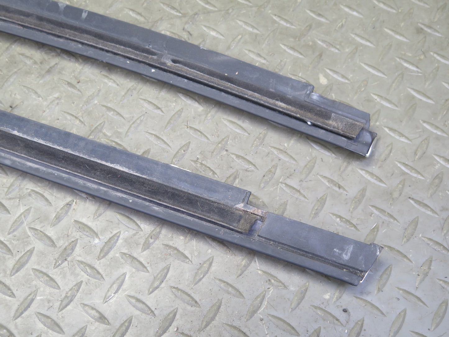 14-20 Maserati Ghibli M157 Rear Left & Right Side Door Window Belt Molding Set