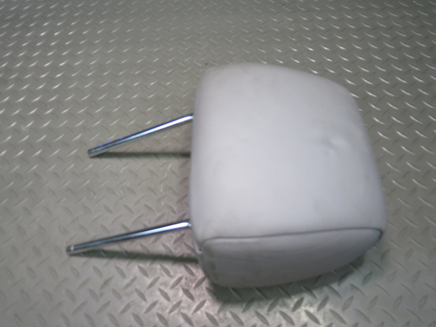 04-06 Lexus UCF30L LS430 Set of 2 Front Left & Right Seat Leather Headrest OEM