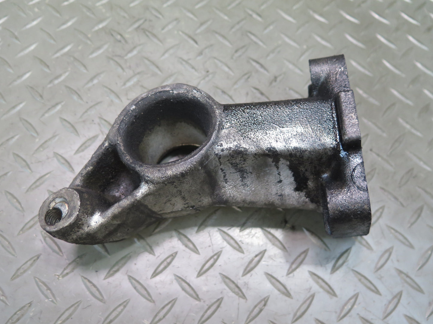 81-85 Mercedes W123 300D OM617 Diesel Engine Left Mount Bracket Support OEM