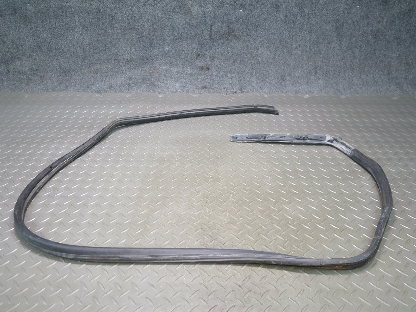 94-02 Mercedes R129 Sl-class Right Door Window Weatherstrip Rubber Seal Set