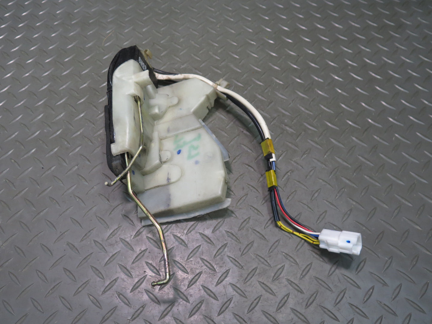 98-00 Lexus UCF20L LS400 Front Left Driver Door Lock Latch Actuator OEM