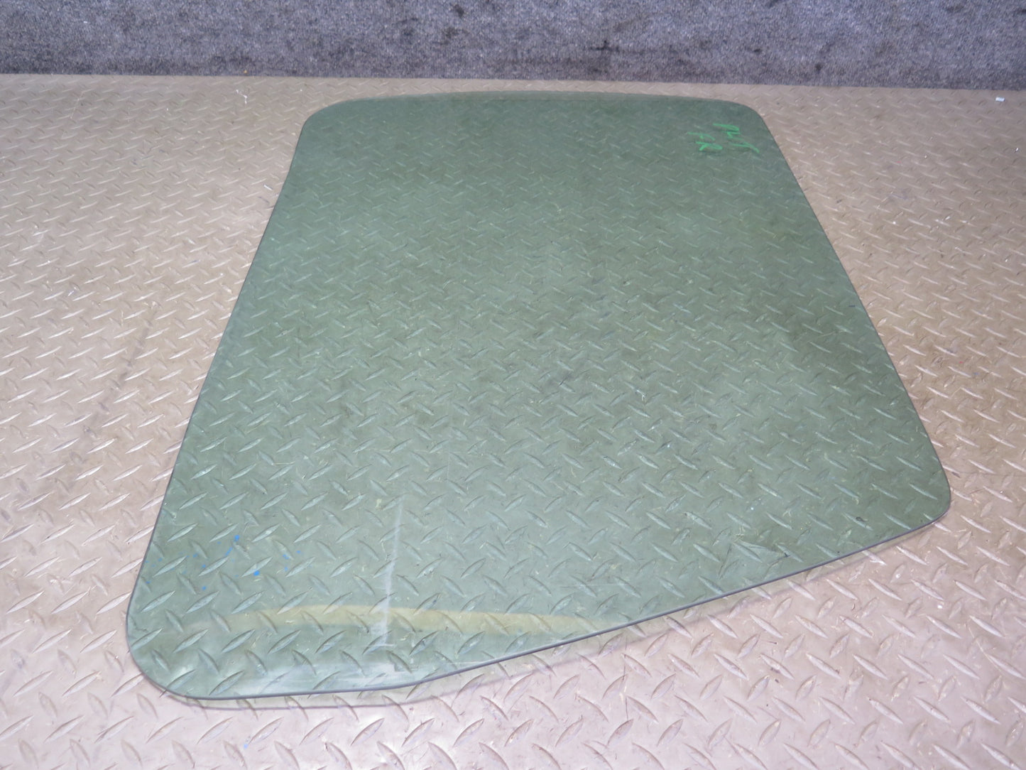 2003-2009 Hummer H2 Front Right Passenger Side Door Glass Window