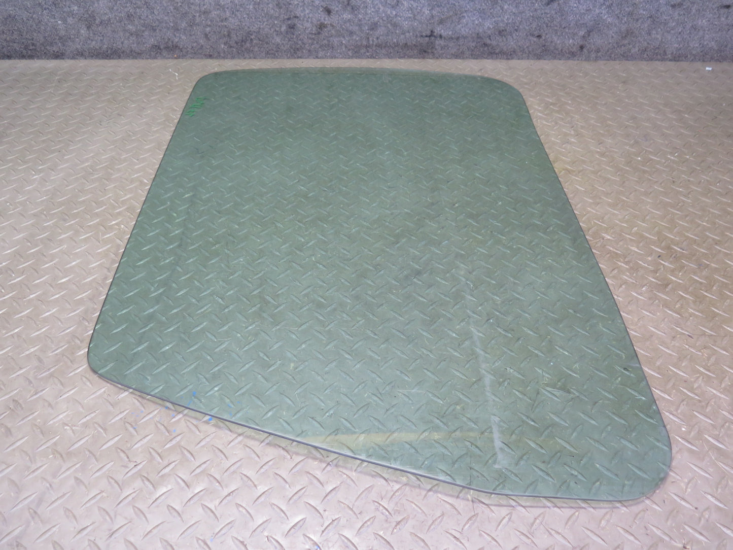 2003-2009 Hummer H2 Front Left Driver Side Door Glass Window