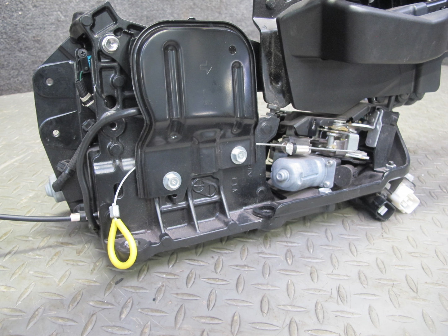 10-13 Lexus GSE20L IS350 IS250 Convertible Rear Left Trunk Lid Hinge w Motor OEM