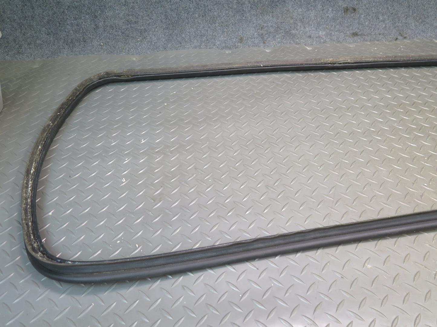 94-02 Mercedes R129 Rear Trunk Lid Weatherstrip Rubber Seal OEM