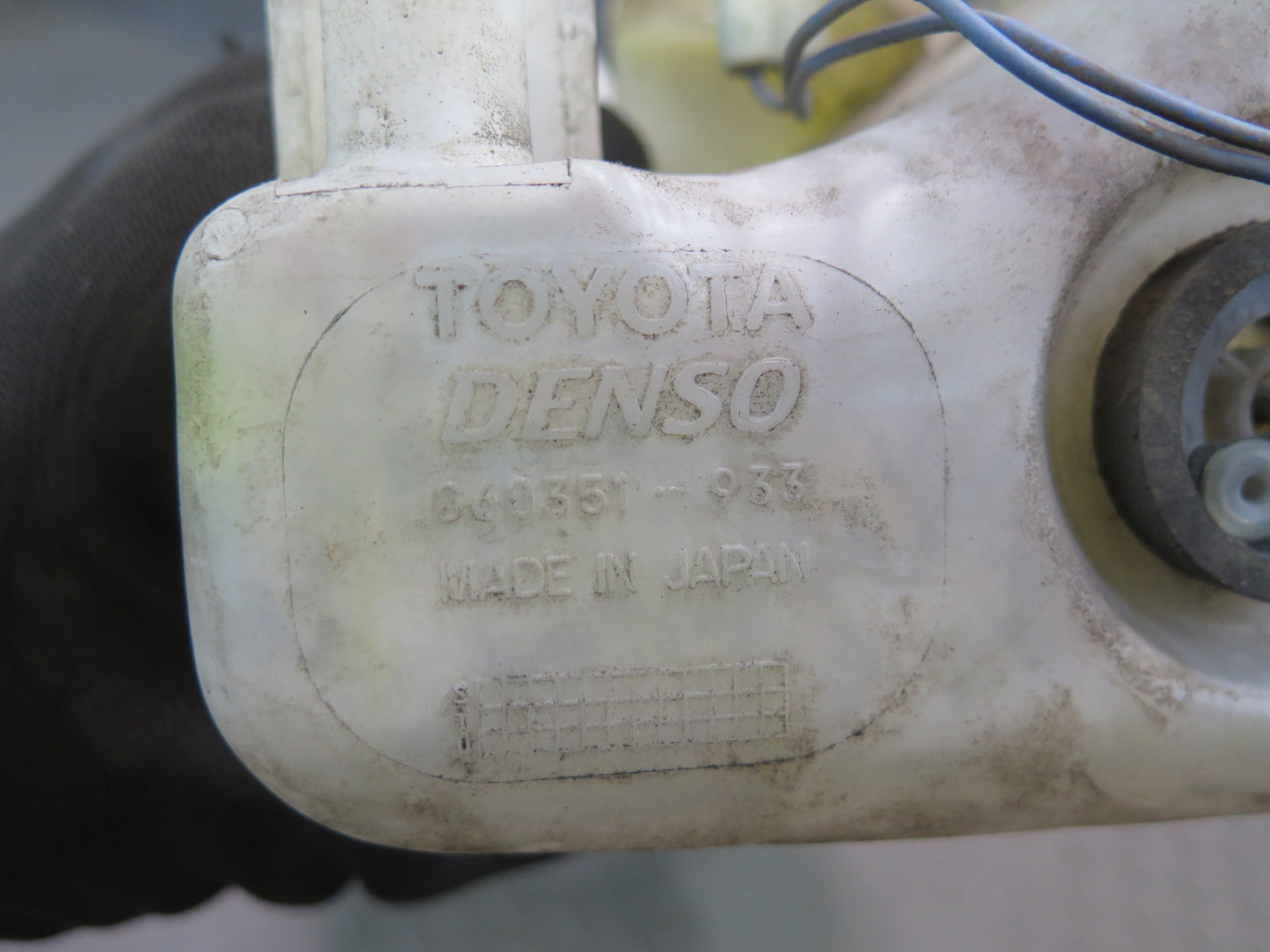 95-00 Lexus UCF20L LS400 Windshield Wiper Washer Reservoir Tank w Pump OEM