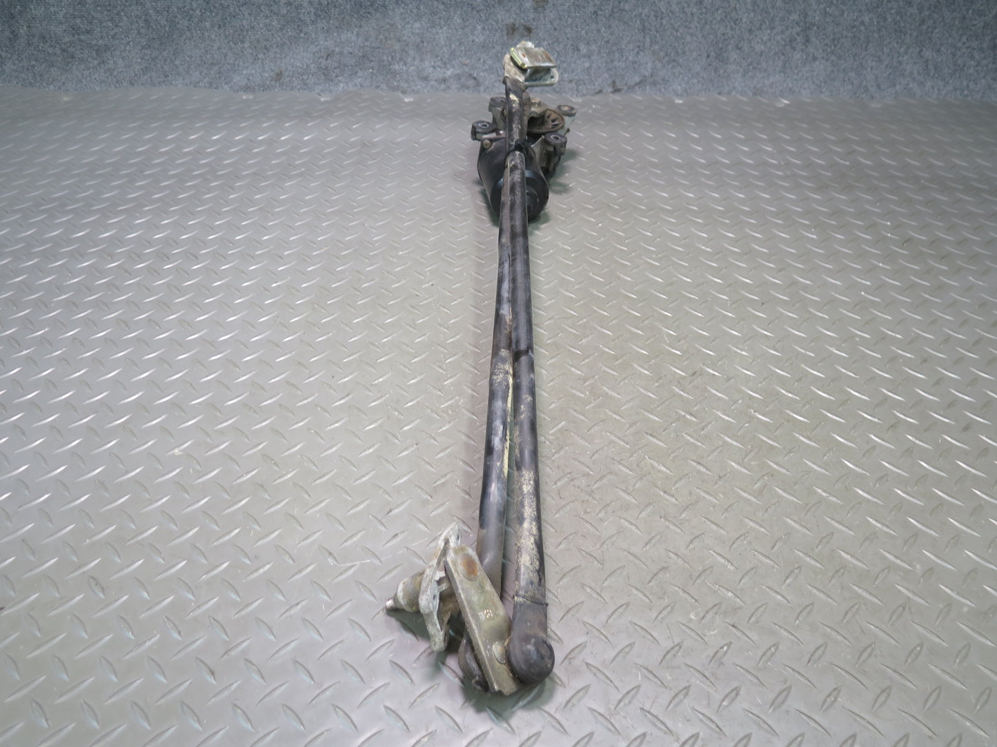 98-07 Lexus UZJ100L LX470 Front Windshield Wiper Transmission Linkage w Motor