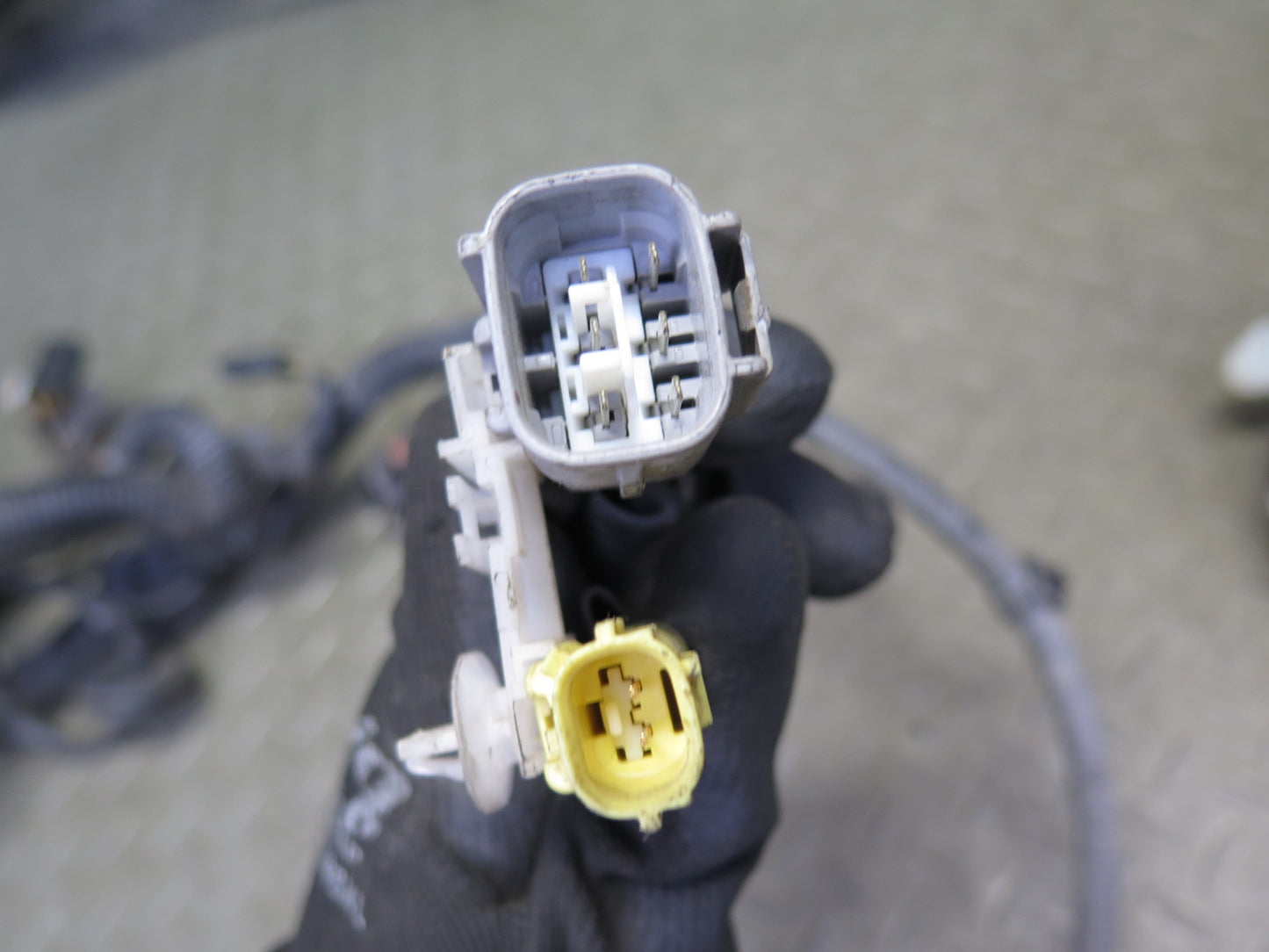 06-07 Lexus UZJ100L LX470 4.7L 2UZFE Engine Bay Wire Wiring Harness w Fuse Box