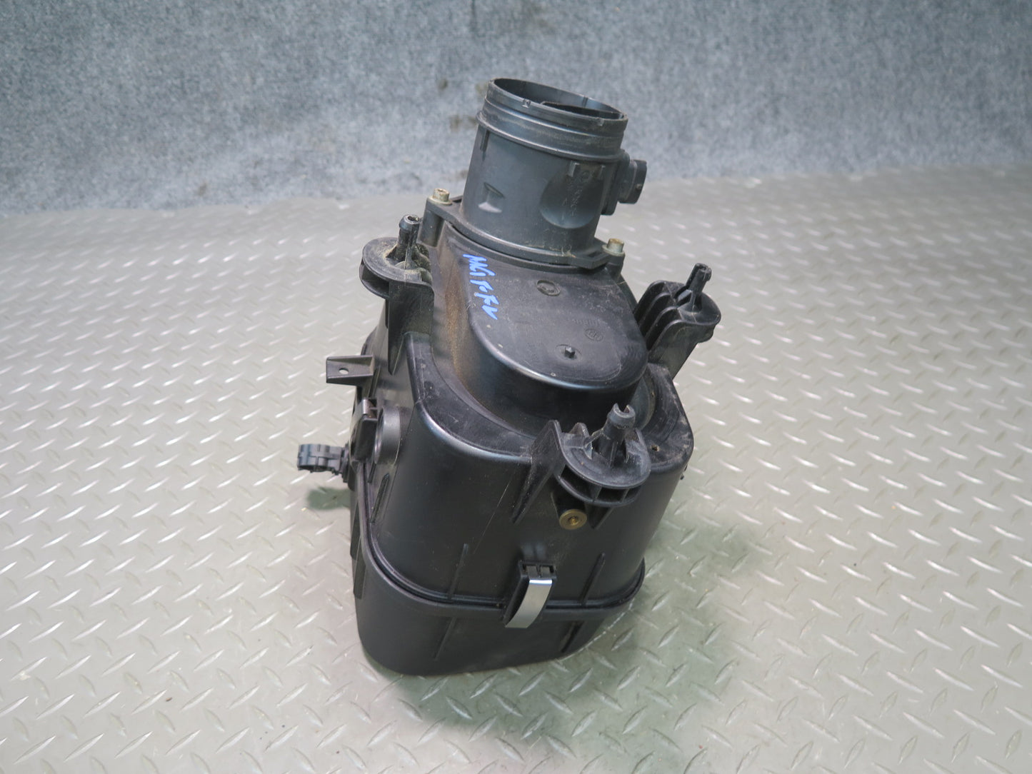 2014-2020 Maserati Ghibli M157 SQ4 3.0L Engine Left Air Cleaner Filter Box