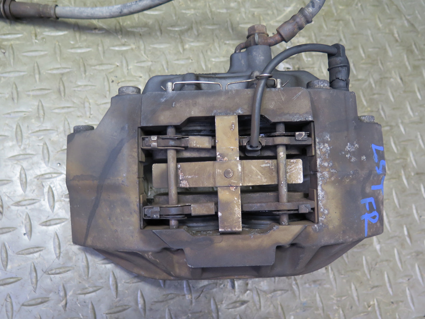 95-00 Lexus UCF20L LS400 Set of 2 Front Left Right Brake Caliper Sumitomo OEM