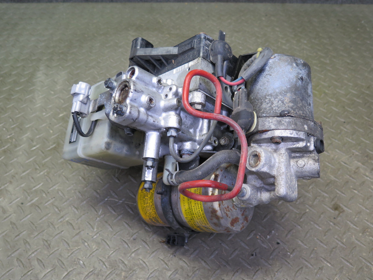 2003-2007 Lexus UZJ100L LX470 Anti Lock Brake ABS Pump w Brake Master Cylinder