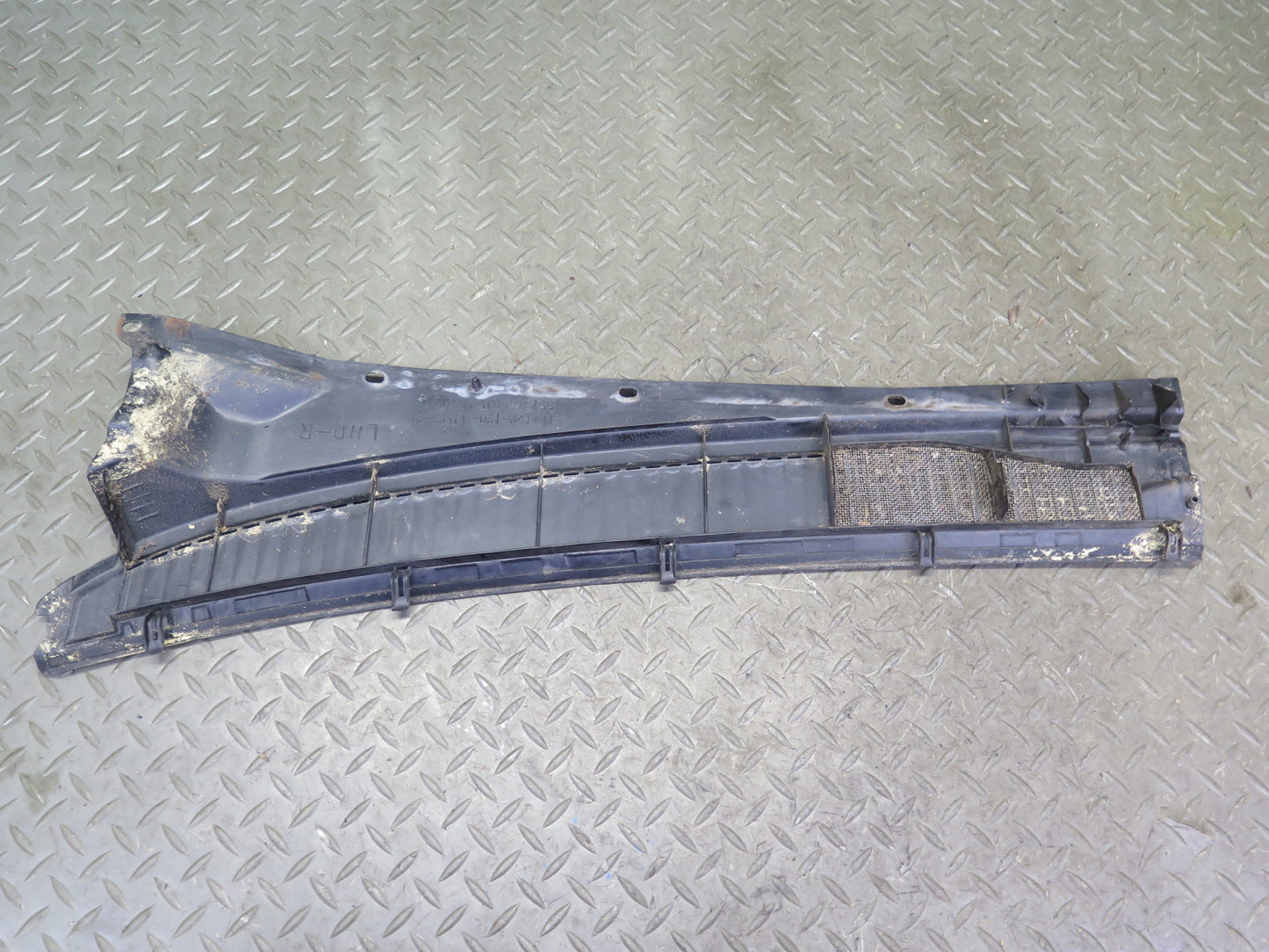 1998-2004 Lexus J100 LX470 Front Left & Right Windshield Vent Cowl Seal Set