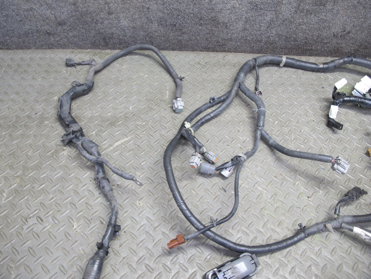 2004 Nissan Z33 350Z3.5L VQ35DE M/T Engine Bay Wire Wiring Harness 24012-CD200