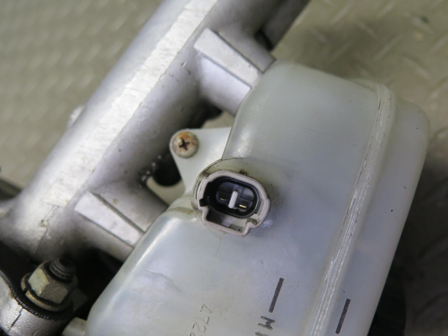 92-93 Lexus UZZ30L SC400 Brake Master Cylinder Booster Reservoir OEM