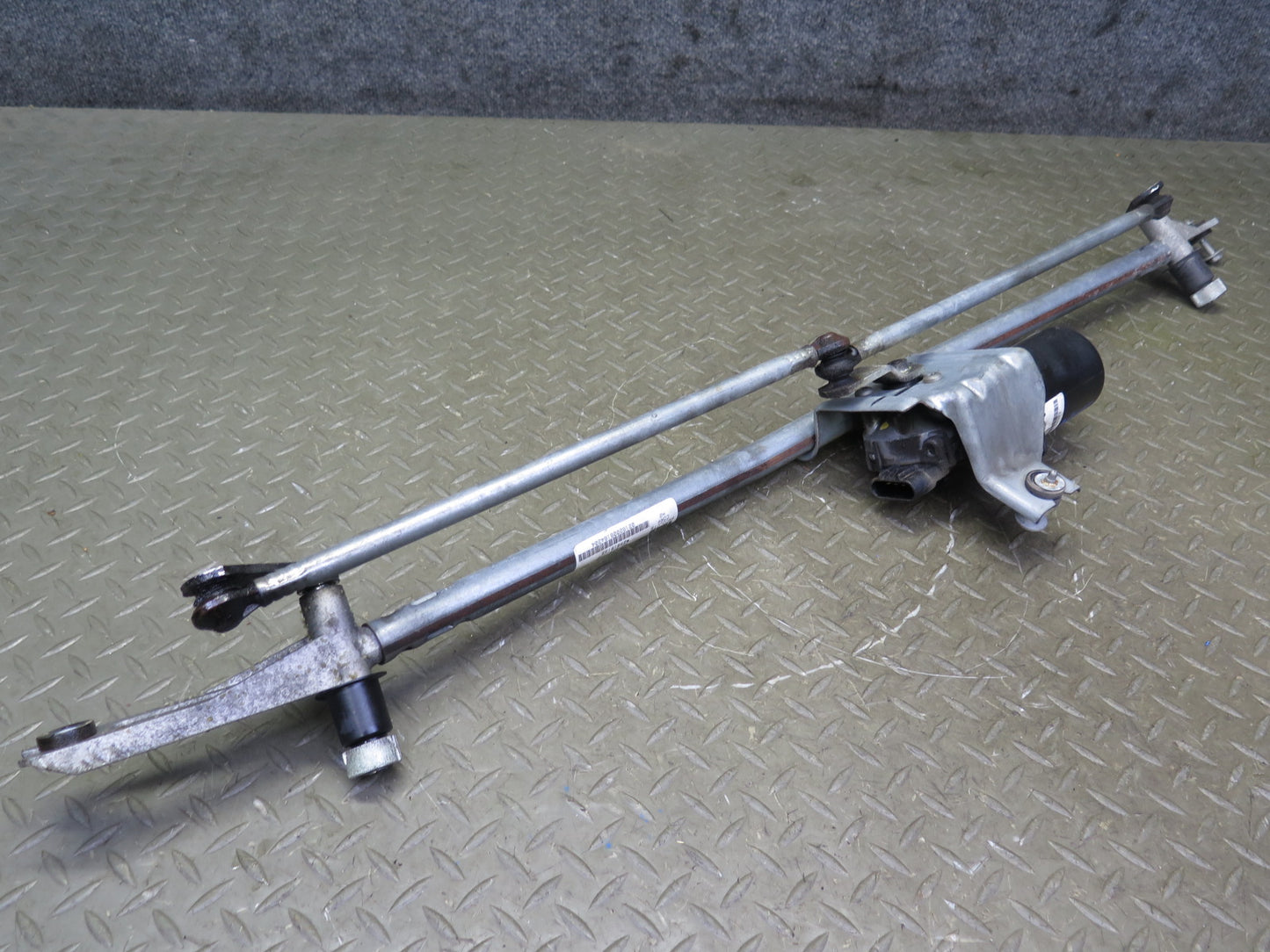 2008-2009 Hummer H2 Windshield Wiper Transmission Linkage W/ Motor