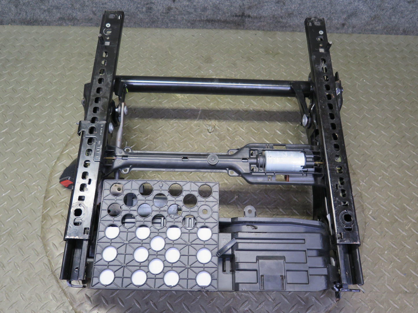 2014-2018 BMW F15 X5 Front Right Seat Lower Frame Track Rail w Motor