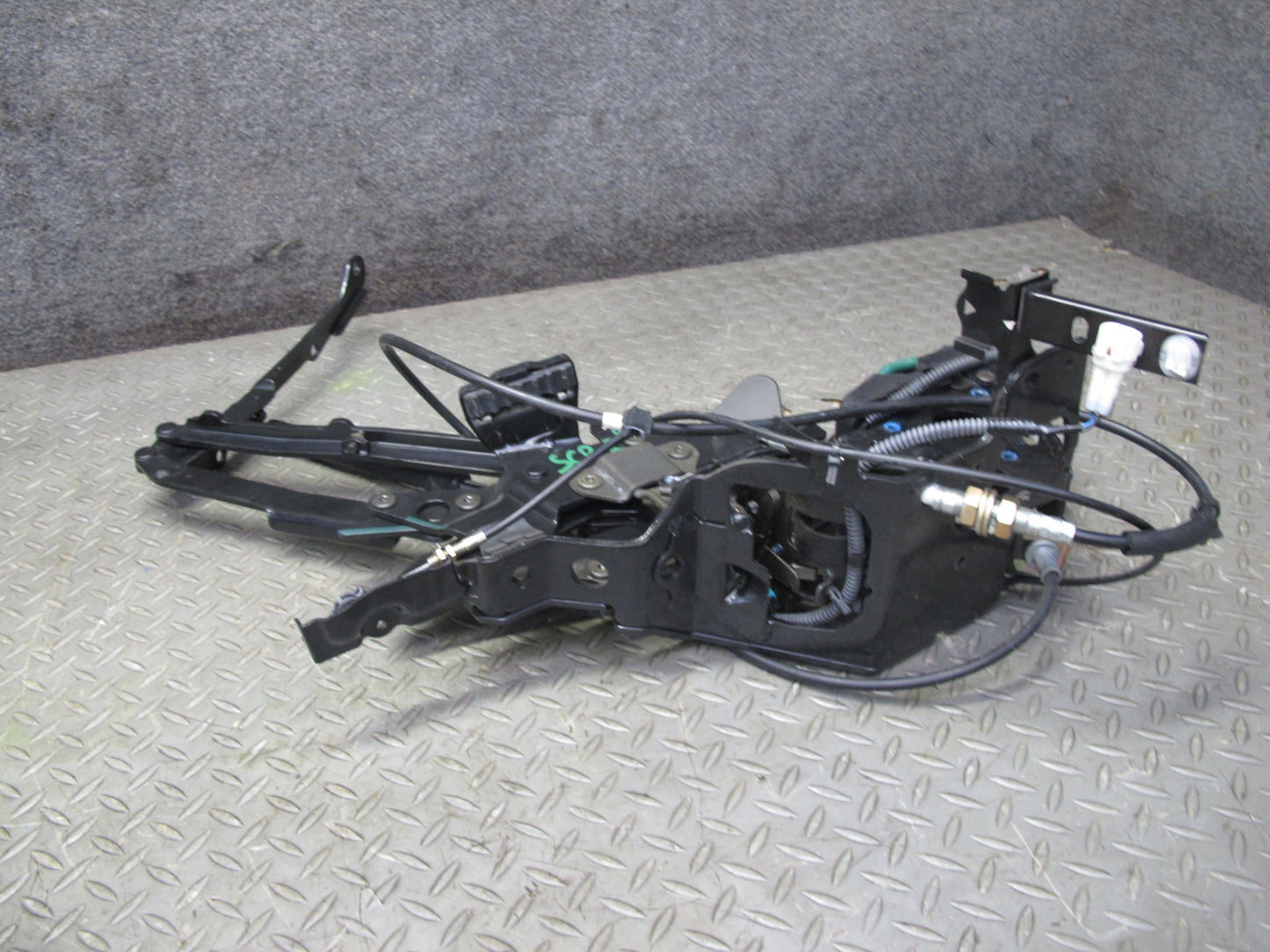 02-10 Lexus SC430 UZZ40L Rear Left & Right Trunk Hinge Black Set OEM