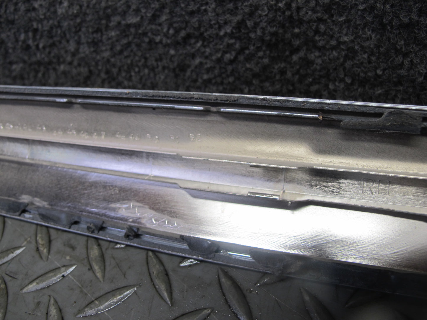 2014-2020 Infiniti QX60 Front Right Door Chrome Lower Trim Molding