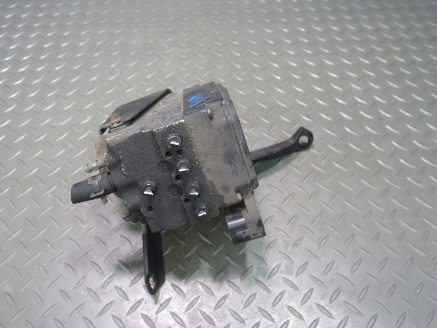 02-05 Lexus JCE10L IS300 Anti Lock Brake ABS Pump Module OEM