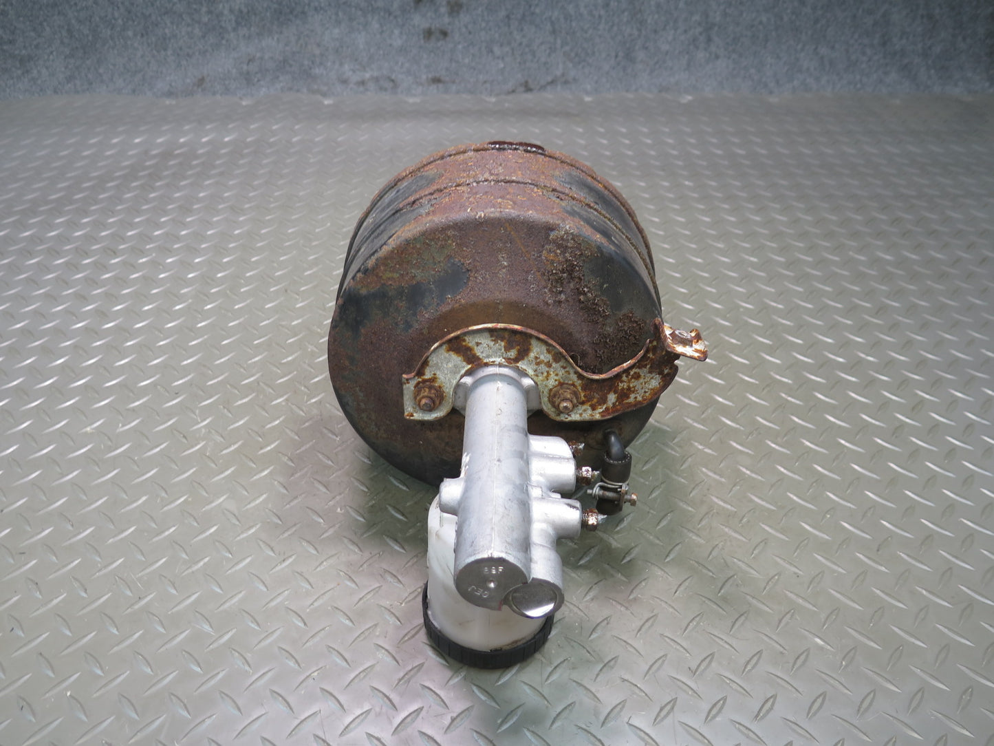 84-86 Nissan Z31 300ZX Turbo Brake Master Cylinder Booster Fluid Reservoir OEM