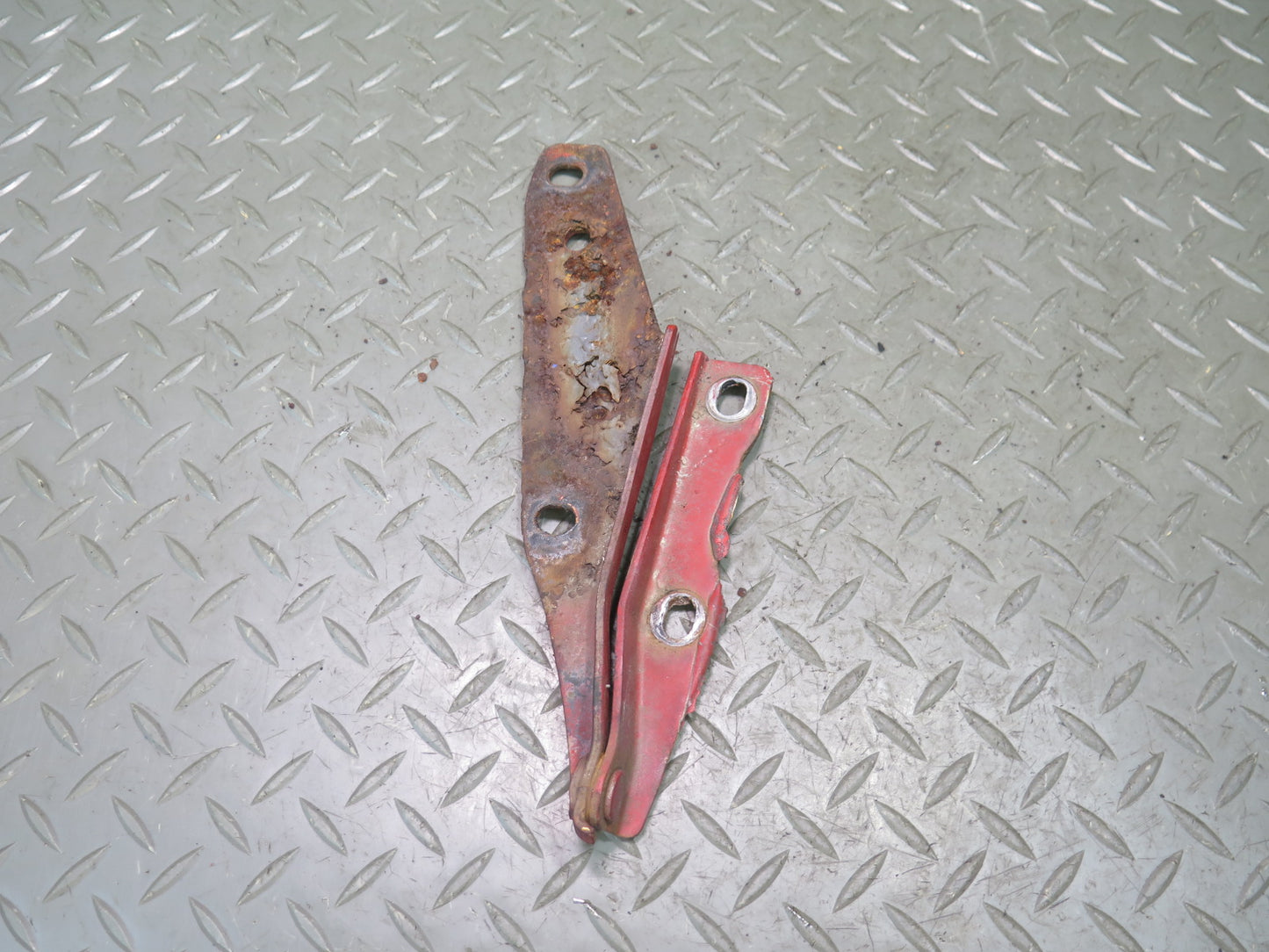 84-86 Nissan Z31 300ZX 2+0 Turbo Set of 2 Front Left Right Hood Hinge RED OEM