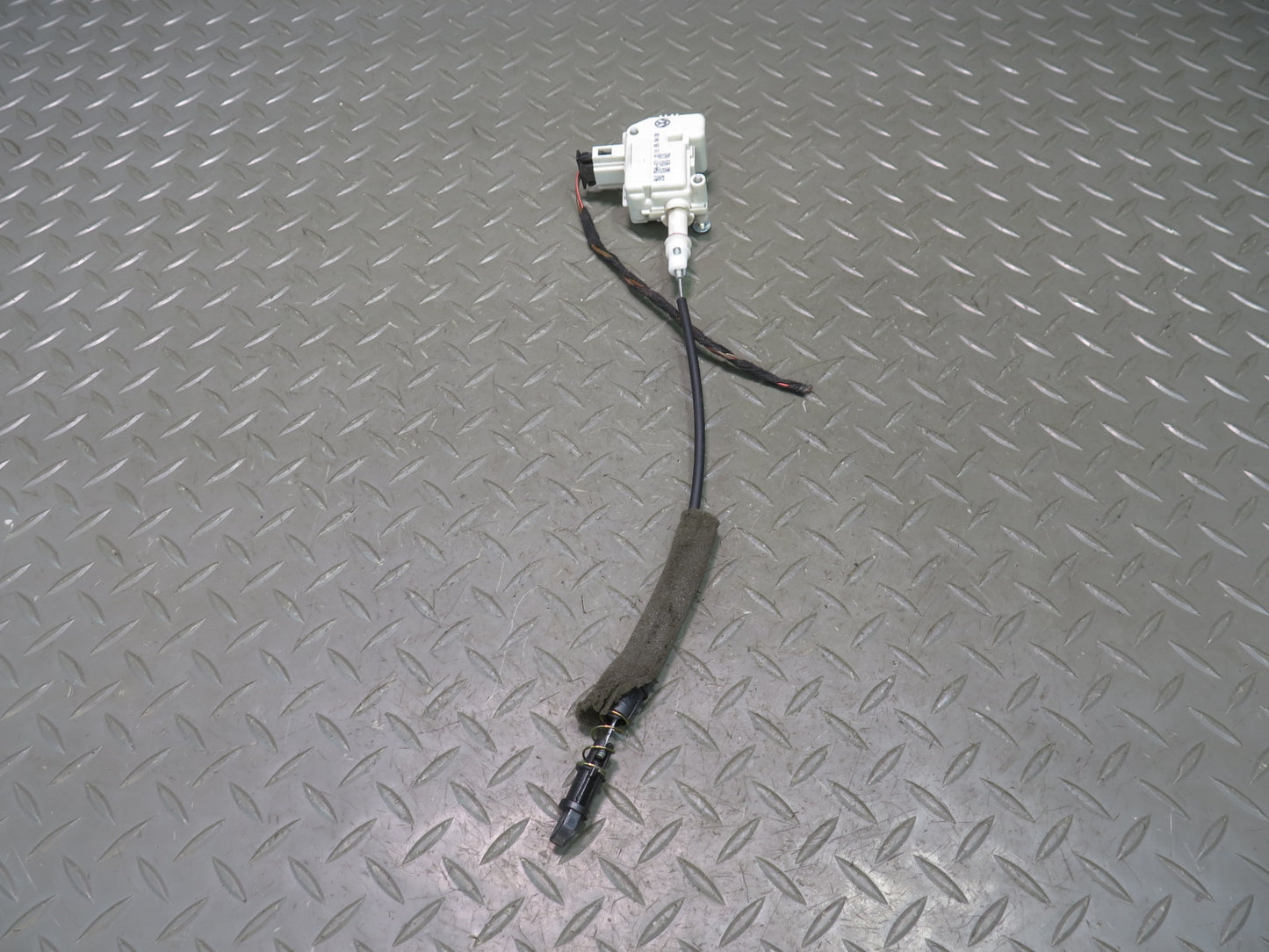 2006-2012 Bentley Flying Spur Fuel Gas Door Lock Release Actuator