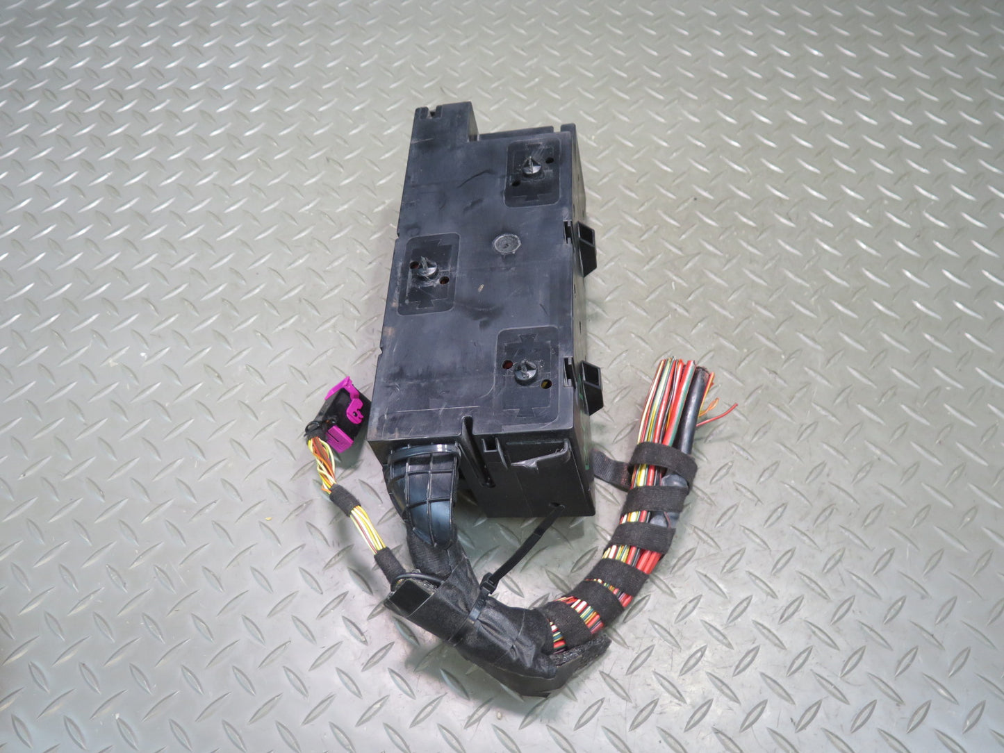 2006-2012 Bentley Flying Spur Rear Trunk Fuse Box Relay Junction Module Unit