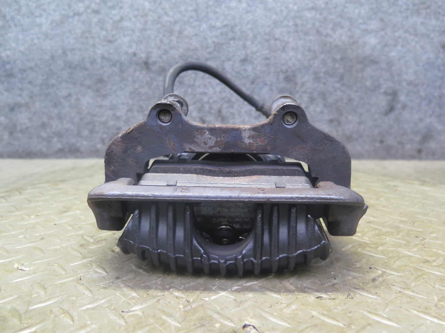 84-87 Chevrolet Corvette C4 Set of 2 Front Left & Right Brake Caliper 121K OEM