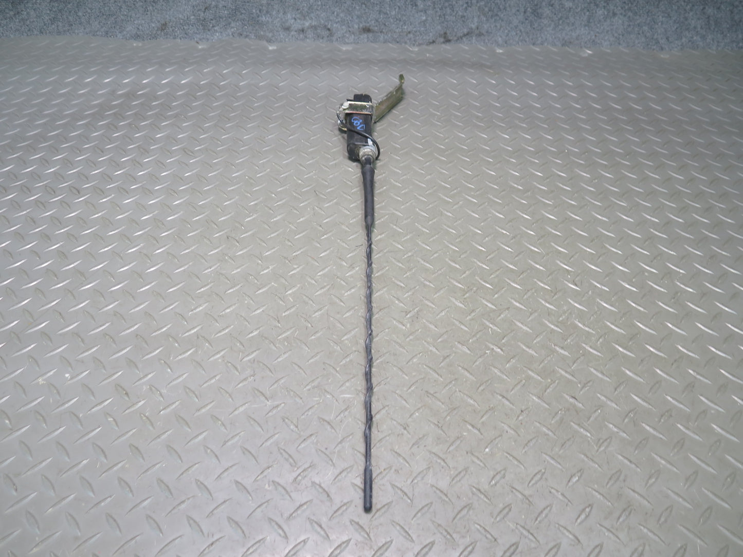 94-99 BMW E36 328iC Convertible Radio Antenna w Mount Bracket Assembly OEM