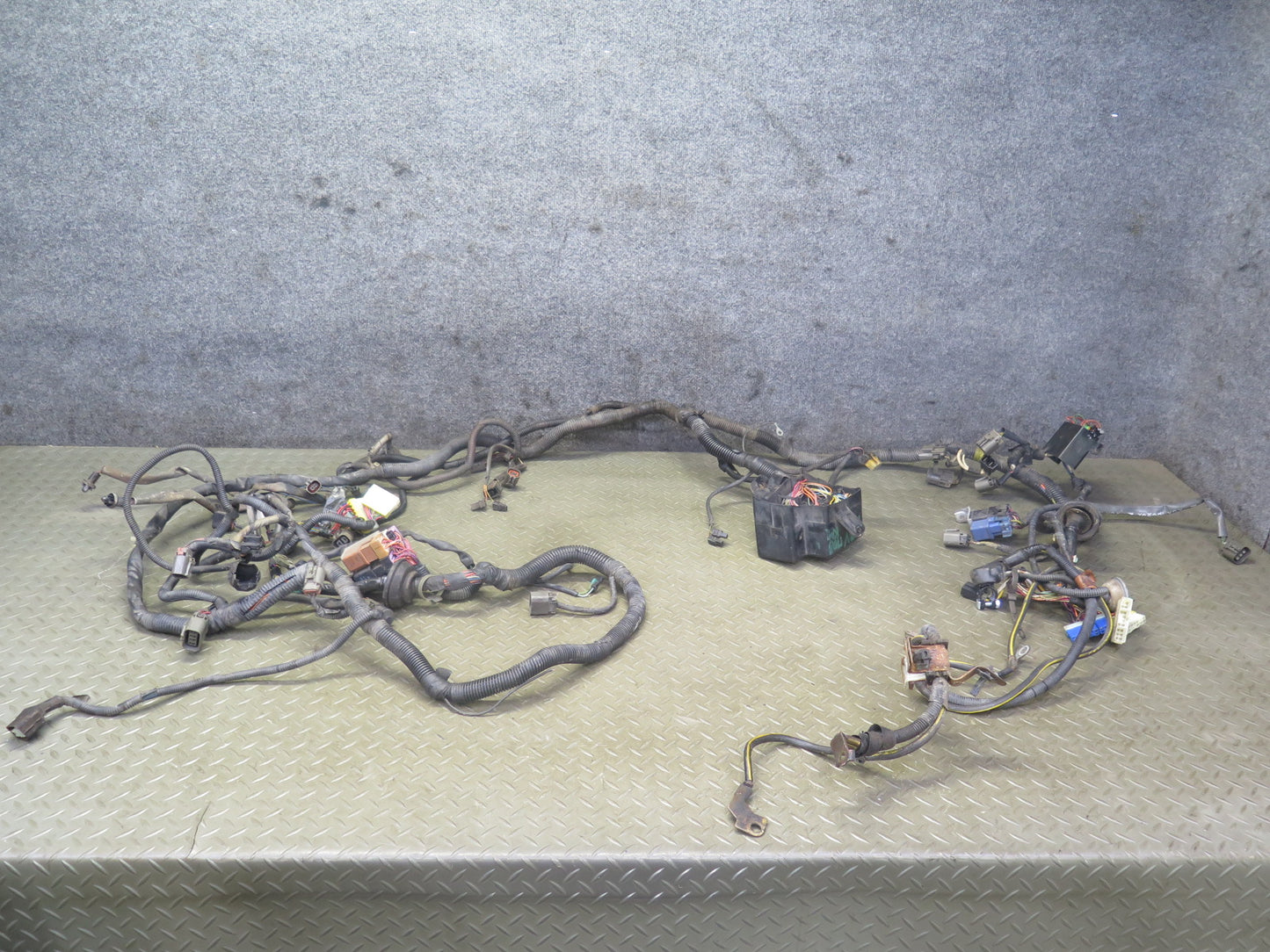 1986 Nissan Z31 300ZX 2+0 3.0L VG30ET Turbo M/T Engine Bay Wire Wiring Harness