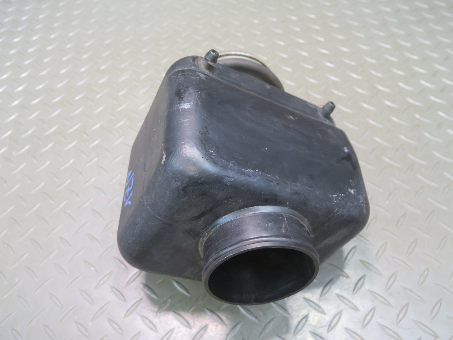 84-89 Nissan Z31 300ZX Air Intake Filter Resonator Box 16580-01P00 OEM