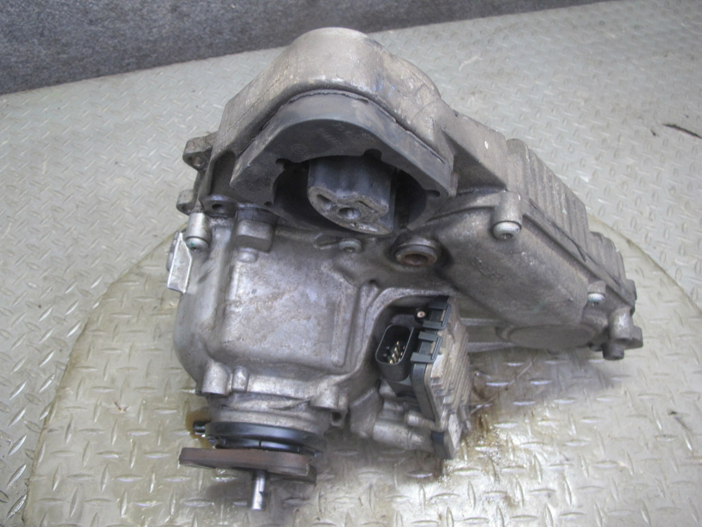 2014-2018 BMW F15 X5 N55 AWD Transfer Case Box w Motor