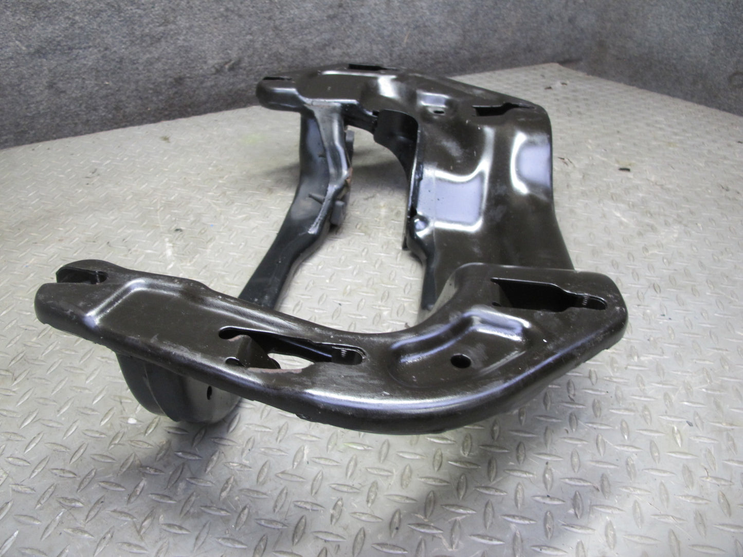 2014-2018 BMW F15 X5 8HP-45 Transmission Crossmember Gearbox Support Bracket