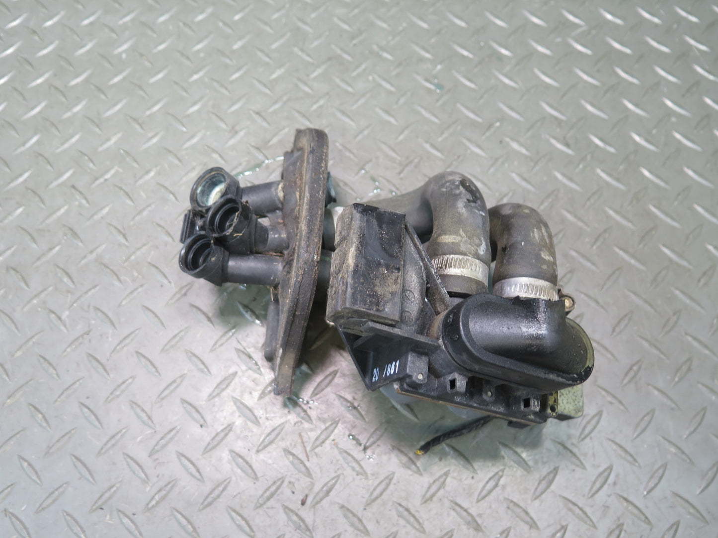 94-99 BMW E36 325iC 328iC Heater Control Water Valve w Hose OEM