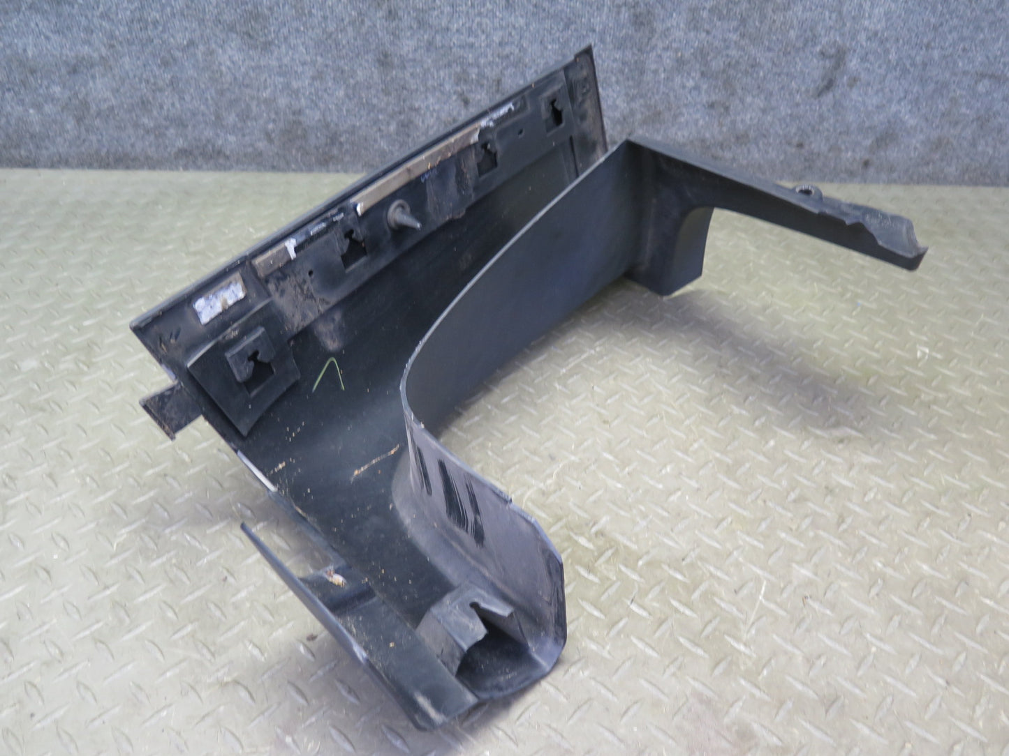 2005-2007 Hummer H2 Rear Left Interior CAB Trim Cover Panel 15277510